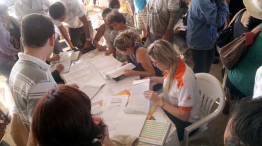 Imagens do “stand” de vendas dos loteamentos em Luzimangues