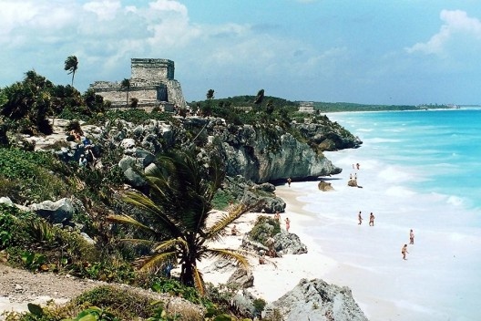 Tulum, 2004. Ruínas sobre o Mar do Caribe