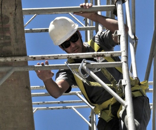 Exposição “As mãos que restauram o tempo: um olhar fotográfico”, módulo Trabalho, curadoria de Luiz Antonio Lopes de Souza