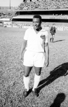 Pelé jogando no Santos Futebol Clube