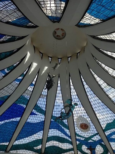 Interior da Catedral Metropolitana de Brasília, Oscar Niemeyer, 1959