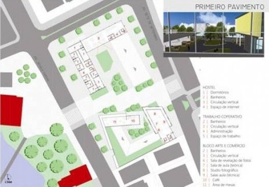 Planta baixa do primeiro pavimento. Foto em destaque, a vista de dentro do espaço de trabalho cooperativo.