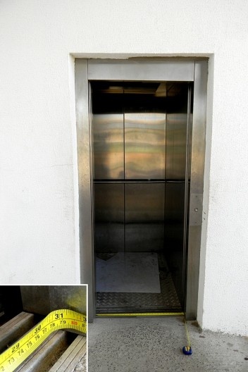 Elevadores com portas que possuem menos de 80cm de abertura útil