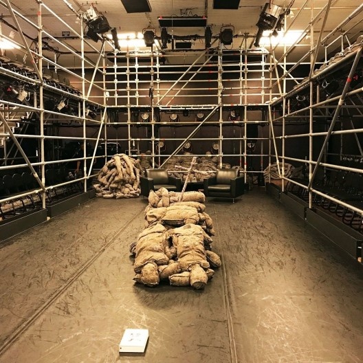 Cenário de peça e exposição “Grande sertão: veredas”, cenografia de Paulo Mendes da Rocha