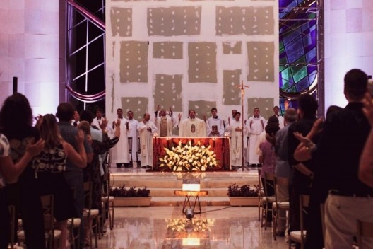 Igreja do Ressuscitado que Passou pela Cruz, Aquiraz CE, 2013. Arquiteta Janice Dantas Maçol / Stalero
