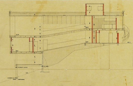 Casa Oduvaldo Viana, plantas térreo e pavimento superior, vistas externa e interna, elevações, cortes e detalhes do elemento vazado e da cobertura, São Paulo, 1951. Arquiteto Vilanova Artigas
