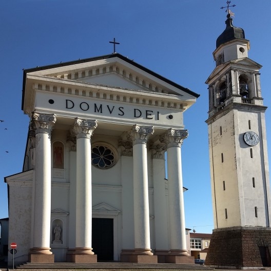 Parrochia San Lorenzo e campanário, San Pietro in Gu, Itália
