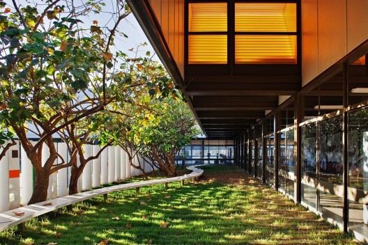 Hospital Sarah Brasília Lago Norte, jardim integrado ao hall principal, Brasília DF, 1996-2003