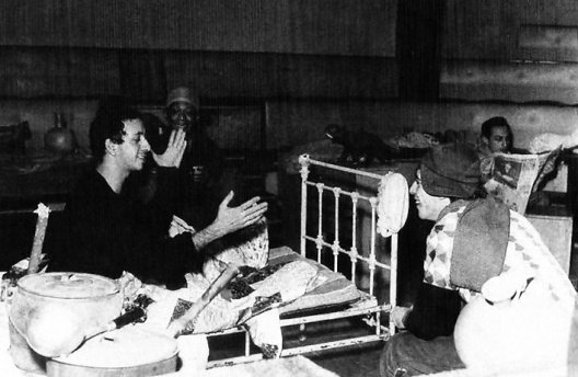 Pintado de Alegre. Autor: Flávio Migliaccio. Direção: Augusto Boal. Produção: Teatro de Arena, SP, 1961. Na foto: Flávio Migliaccio (Lando), Milton Gonçalves (Pileque), Altamiro Martins (Mário), Ângelo Del Matto (Esquisito). Arquivo Teatro de Arena