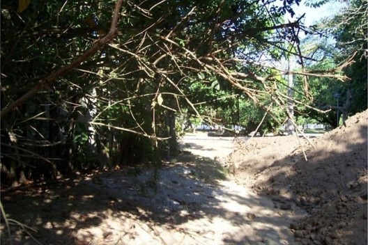 Interior da área de piquenique em 29 de abril de 2006