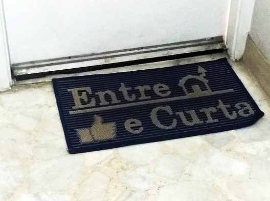 Cenas cotidianas de um edifício residencial