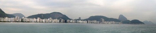 Vista do Pão-de-Açúcar a partir de Copacabana, onde não aparece o Corcovado