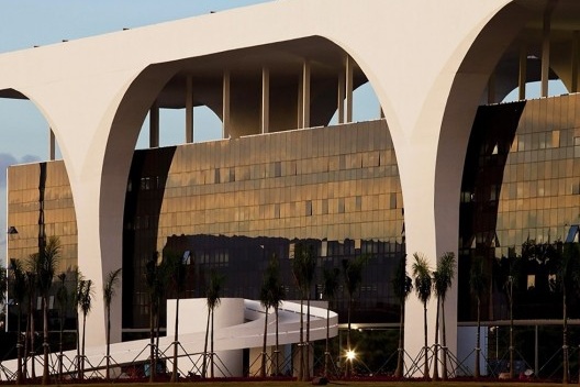 Centro Administrativo de Belo Horizonte, Oscar Niemeyer, 2003, exemplo de tração e compressão