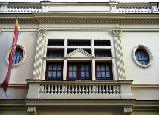 Colégio Nossa Senhora das Dores: conjunto de esquadrias (portas e óculos)