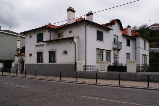Fig. 01 – Villa Hortênsia: fachada Norte voltada para rua, e fachada Poente