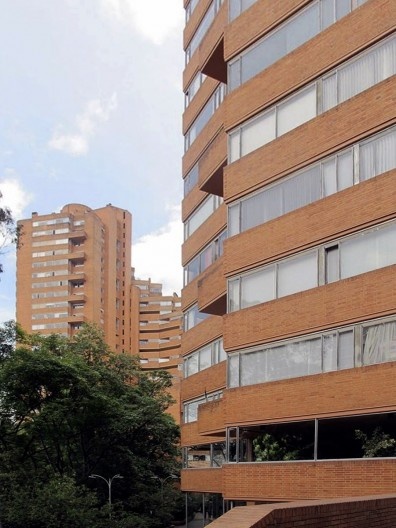 Torres Del Parque, torres em meio ao parque. Arquiteto Rogelio Salmona