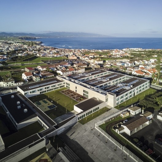 Escola Gaspar Frutuoso, Ribeira Grande, Azores, Portugal, 2016. Arquiteto Carlos Almeida Marques