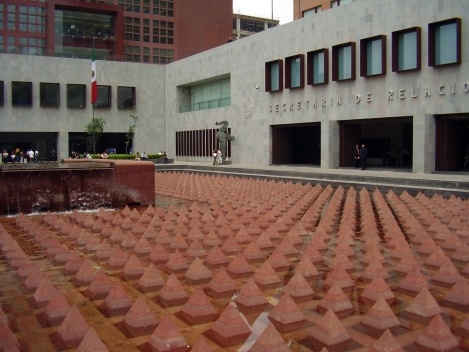 Edifício público projetado por Pedro Ramirez Vazquez e Rafael Mijares