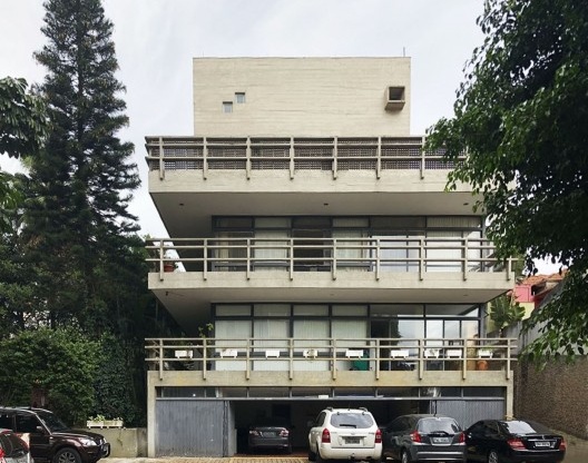 Igreja São Bonifácio, 1964-66, arquiteto Hans Broos. Face oeste do Centro Paroquial