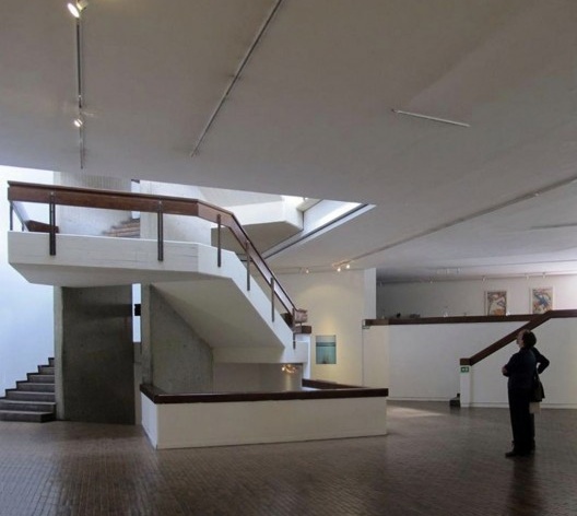 Museu de Arte Moderna de Bogotá – MAMBO, escadaria. Arquiteto Rogelio Salmona