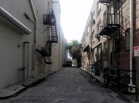 Rua de serviço (Lane) entre as quadras residenciais
