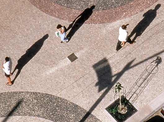 01 Tratamento de piso com pedras portuguesas coloridas na av Ataulfo de Paiva, Projeto Rio Cidade Leblon, escritório Índio da Costa Arquitetura