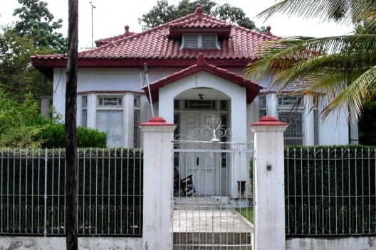 Ejemplo de villa residencial de la alta burguesía construida en la década del treinta.