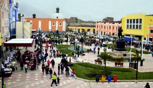 Recuperação da Plaza Italia, Lima