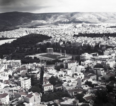Vista aérea da cidade de Atenas, Grécia. Foto tirada a partir da Acrópole out. 2010
