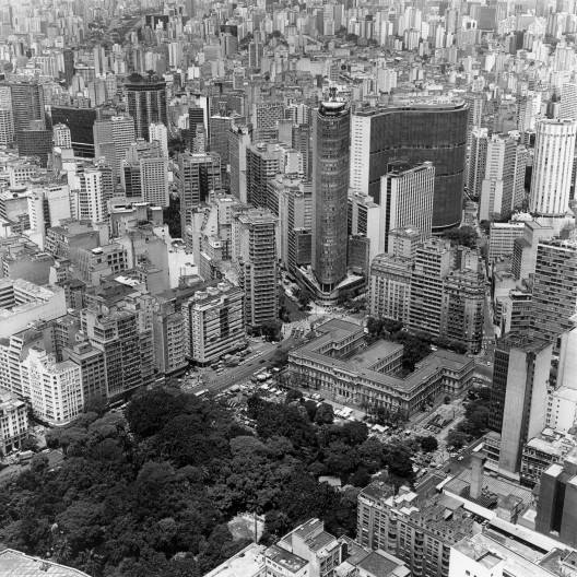 O conjunto formado pela praça da República e o seu entorno edificado