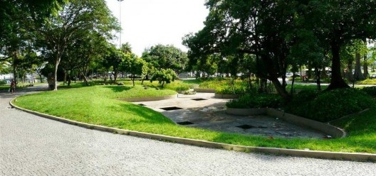 05. Praça Salgado Filho, Rio de Janeiro, em 2009, evidenciando necessidade urgente de recuperação