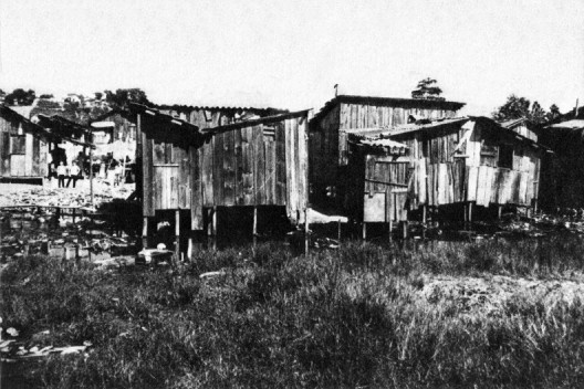 Centro do charco de Brás de Pina antes da urbanização