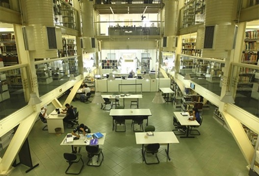 Adições no interior da Biblioteca Pública Cassiano Ricardo, São Paulo