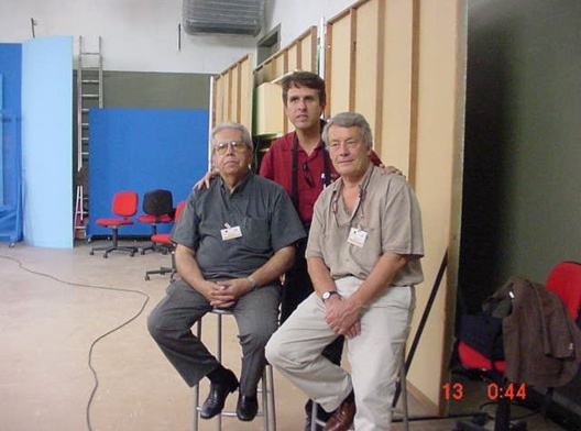 Claudio Araújo, Sérgio M. Marques e Michel Gerber, nos estúdios de Televisão da Rede Brasil Sul de notícias para entrevista ao vivo com Pierre Fernandez e Michel Gerber, Porto Alegre, 2001