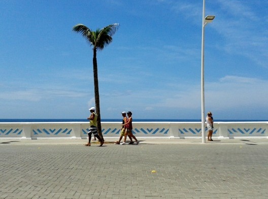 Orla da Barra, transeuntes, Salvador