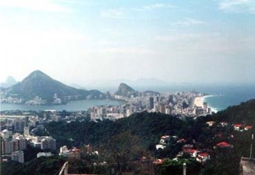 A alta densidade da Zona Sul carioca, espremida entre as montanhas