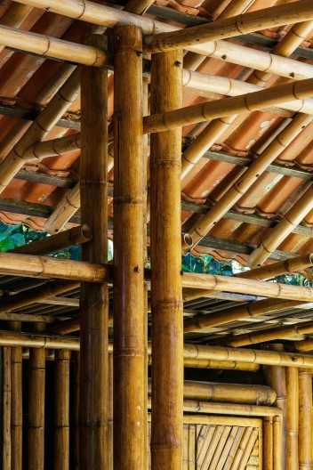 Centro comunitário Camburi, Ubatuba SP Brasil, 2018. CRU! Architects, Sven Mouton, Reintje Jacobs, Britt Christiaense e Jan Detavernier