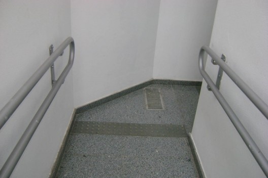 Projeto da rampa não atende a NBR-9050