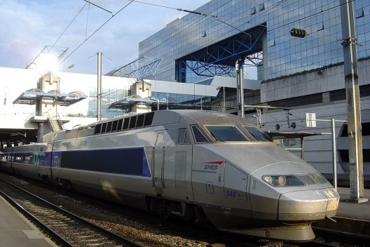 Trem TGV na estação de Rennes