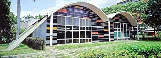 Abóbadas de arquitetos influenciados por Niemeyer, Faculdade de Engenharia da Cidade Universitária de Caracas, 1954. Raul Villanueva