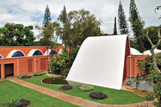 Residência dos Padres Claretianos, Batatais SP Brasil, 1984. Arquitetos Affonso Risi e José Mario Nogueira