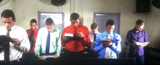 Sobre o musical Terremoto Santo, de Bárbara Wagner e Benjamin de Burca