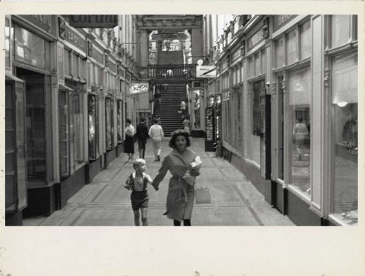 Passagem Pommeraye, em Pontchâteau, França, citada em filme de Jacques Demy sobre o estudo das Passagens de Paris, de Walter Benjamin