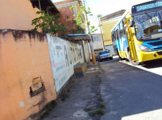 Falta de estrutura dos pontos de ônibus em bairro periférico – Viçosa MG