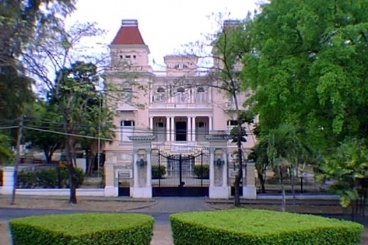 En los primeros años de la década del sesenta se transforman los usos de algunas edificaciones del reparto Vista Alegre; por ejemplo la antigua residencia de la familia Bosch fue convertida en el Palacio de los Pioneros de la ciudad.