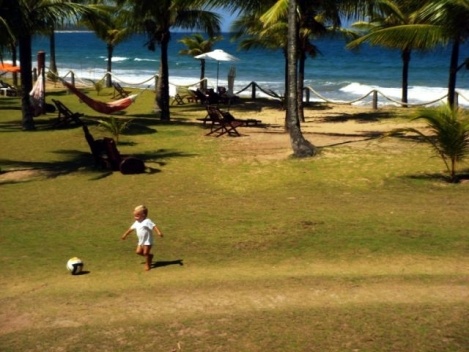 Pedro jogando futebol