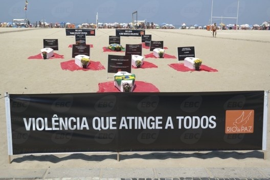 Protesto contra a violência em Copacabana, Rio de Janeiro, em outubro de 2015