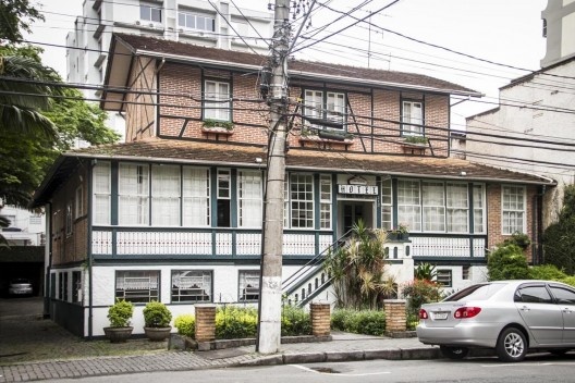 Hotel Hermann, Blumenau. Arquitetura enxaimel. Fundada no início do século XX, a antiga casa abriga o hotel desde 1948