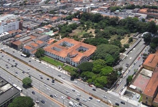 Complexo religioso da Luz, com Mosteiro, Igreja São Frei Galvão e Museu Sacro