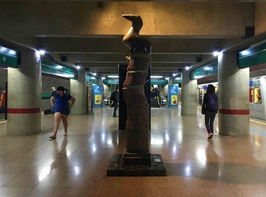 “Pássaro Rocca”, de Francisco Brennand, estação de metrô Trianon-Masp, São Paulo
